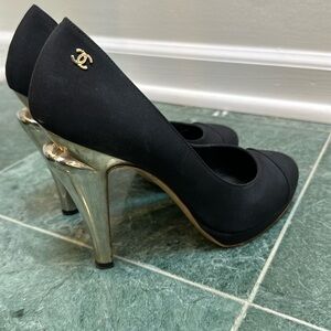 Chanel Pumps